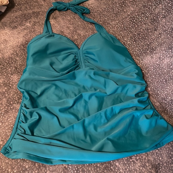NWOT swim top size xlarge - Picture 2 of 6